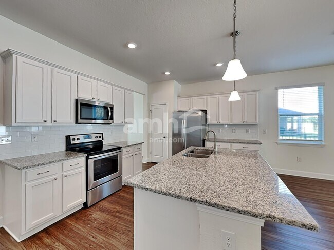 Building Photo - 303 Pine Terrace Dr