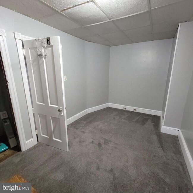 Building Photo - 113 N Sickels St