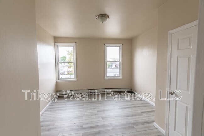 Photo - 154 Taylor St. - 3 Apartment