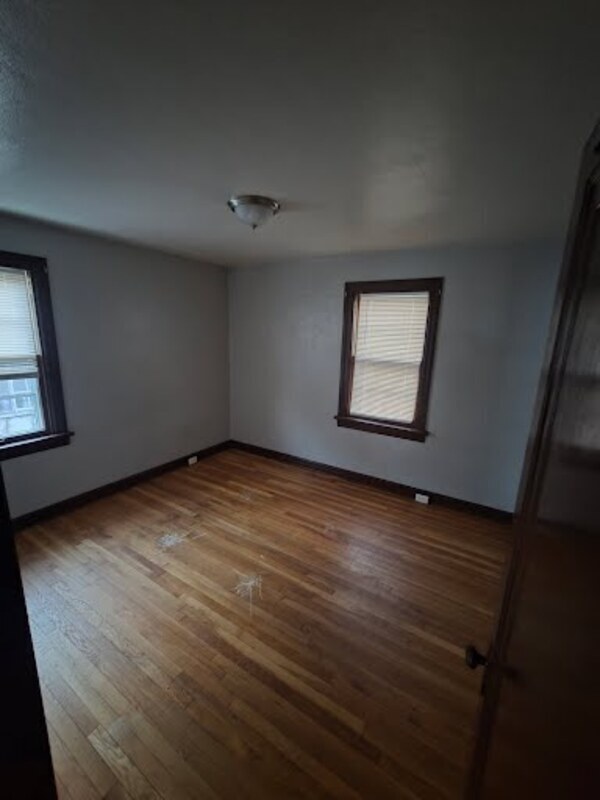 Building Photo - 3009 Gary Dr