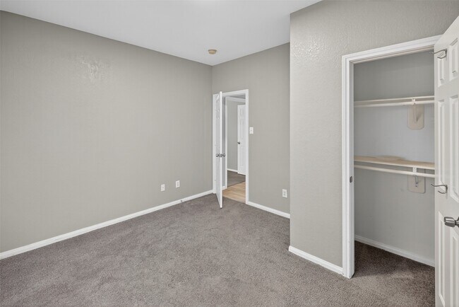 Building Photo - 4726 Meadows Edge Ln