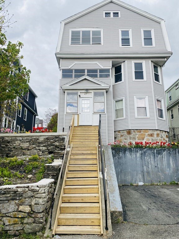 Primary Photo - 47 Sterling St