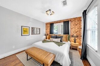 Building Photo - 725 Peddie St