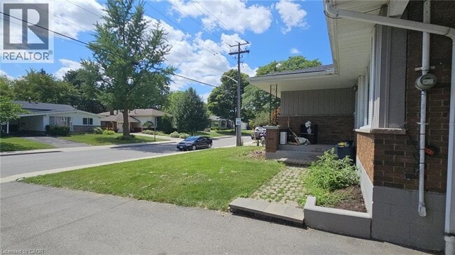 Building Photo - 98 Lynbrook Dr
