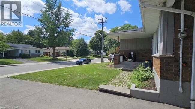 Photo du bâtiment - 98 Lynbrook Dr