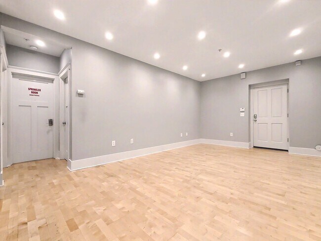 Foto del edificio - AVAILABLE NOW! Modern Capitol Hill 2 Bedroom Apartment, W/S/G Utilities Included!