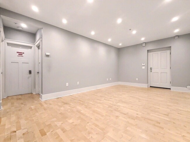 Building Photo - AVAILABLE NOW! Modern Capitol Hill 2 Bedroom Apartment, W/S/G Utilities Included!