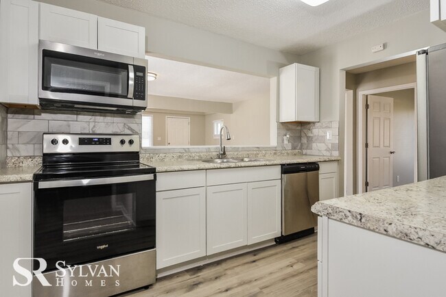 Building Photo - Charming 3BR 2BA Home