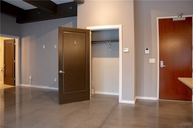 Foto del edificio - 211 W Jefferson St