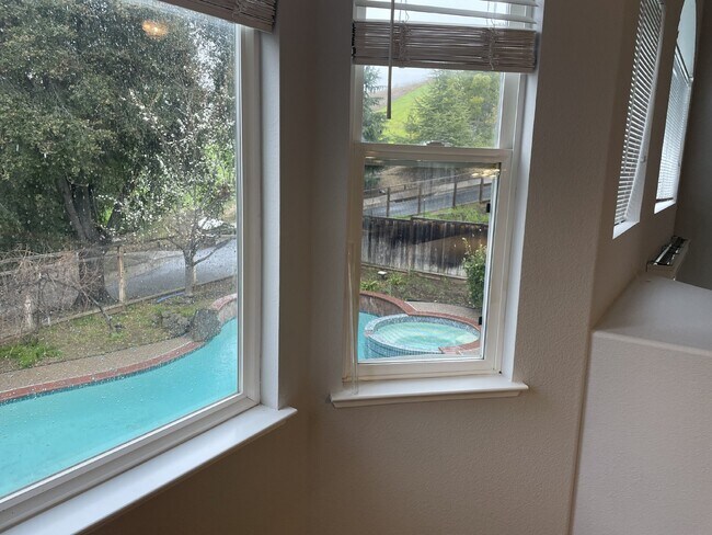 Building Photo - "Beautiful and Open 3-Bedroom Home with Up...