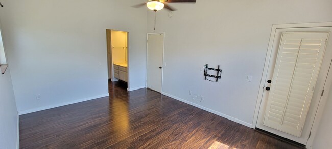Foto del edificio - SANTEE TOWNHOME- 2 CAR GARAGE