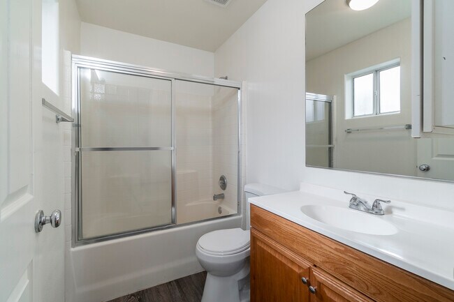 Foto del edificio - 28455 Avenida La Paz