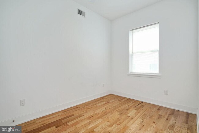 Building Photo - 144 W Wildey St
