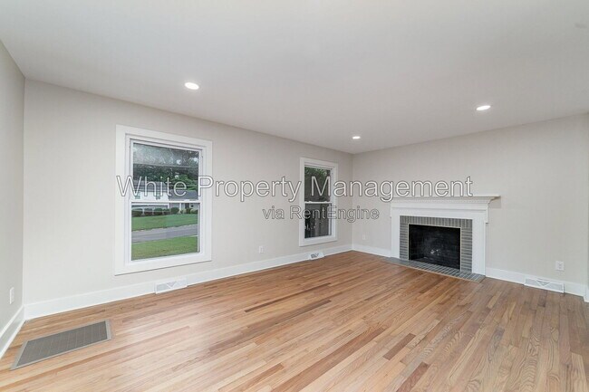 Building Photo - 2117 Emerywood Dr