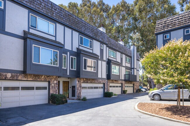 Building Photo - 33 Park Rd