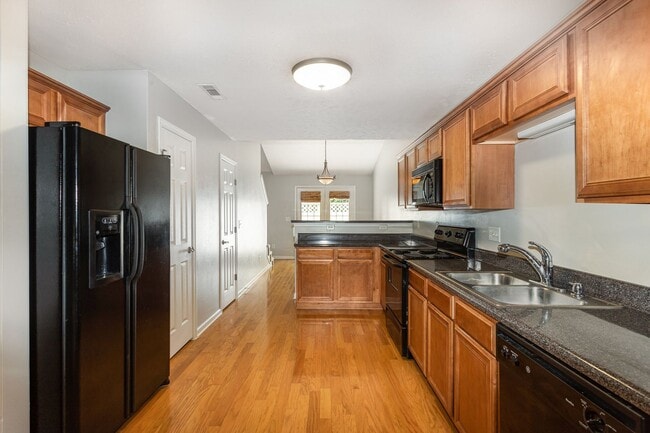 Building Photo - NASHVILLE! Inviting 2 Bedroom 2.5 bath Con...