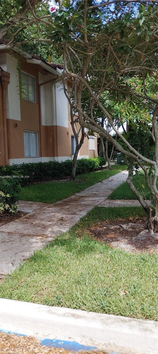 Foto del edificio - 729 NW 92nd Ave