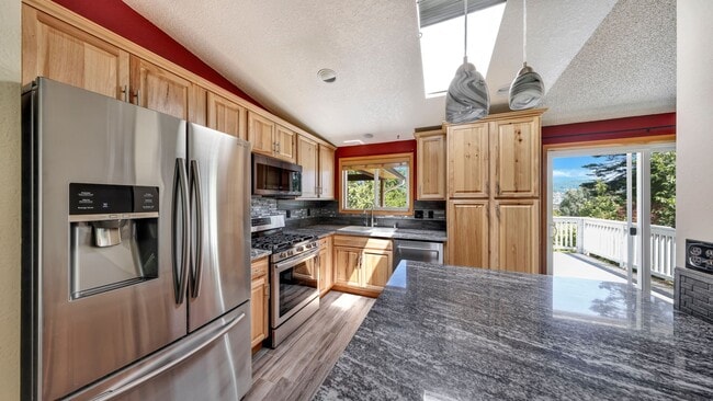 Building Photo - 6127 Parkside Dr