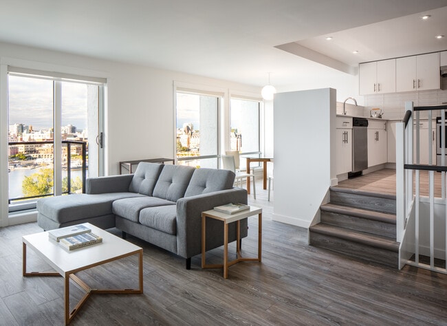 Building Photo - The James