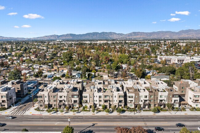 Building Photo - 13157 W Lumina Way