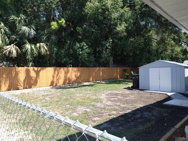 Foto del edificio - 2435 NE 11th Ct