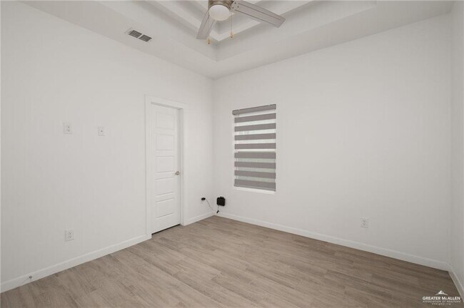 Building Photo - 312 W Campeche Ave