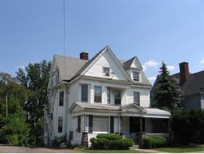 Primary Photo - 132 Main St