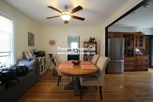 Building Photo - 22 Saybrook St