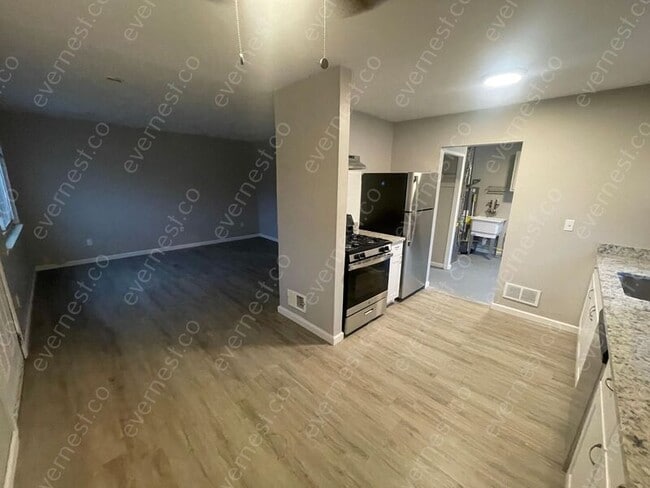 Building Photo - 27400 Hales St