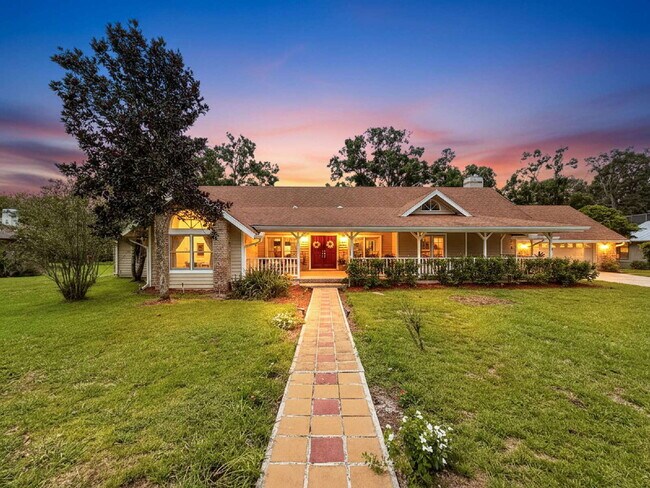 Foto del edificio - "Spacious 4-Bedroom Oasis in Tarpon Springs – 3,259 Sq Ft of Comfort and Style!"