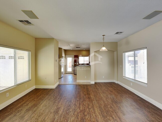 Foto del edificio - 8845 Red Fox Dr