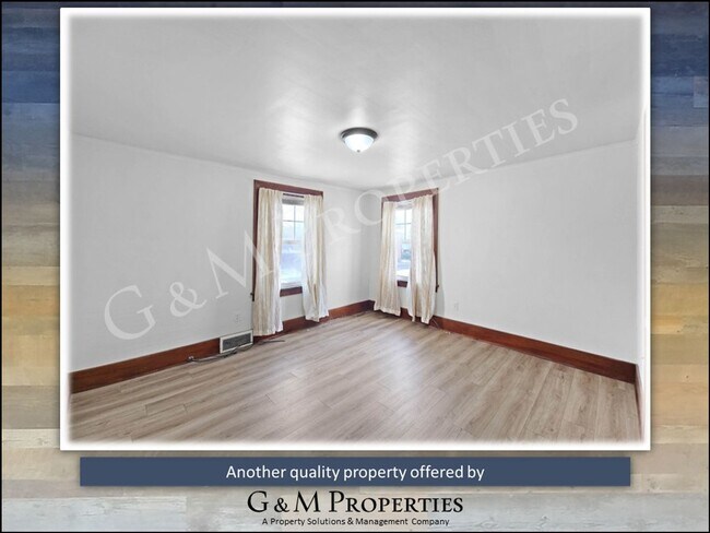 Foto del edificio - 1564 Mt Hope Ave