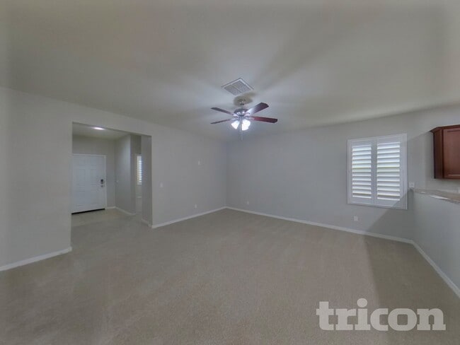 Foto del edificio - 40008 W Pryor Ln