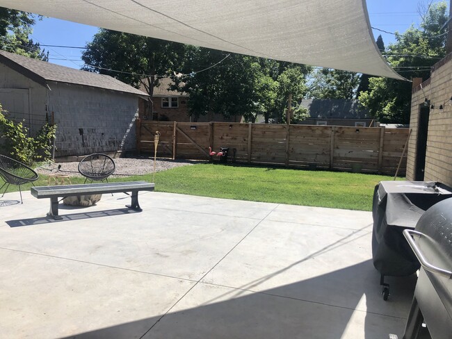 Foto del edificio - 3048 AMES ST