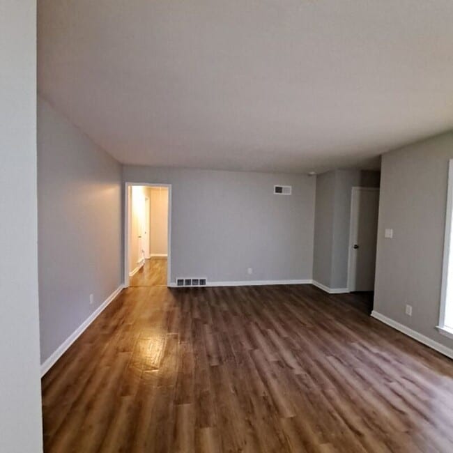 Building Photo - 4629 Wooddale Ave