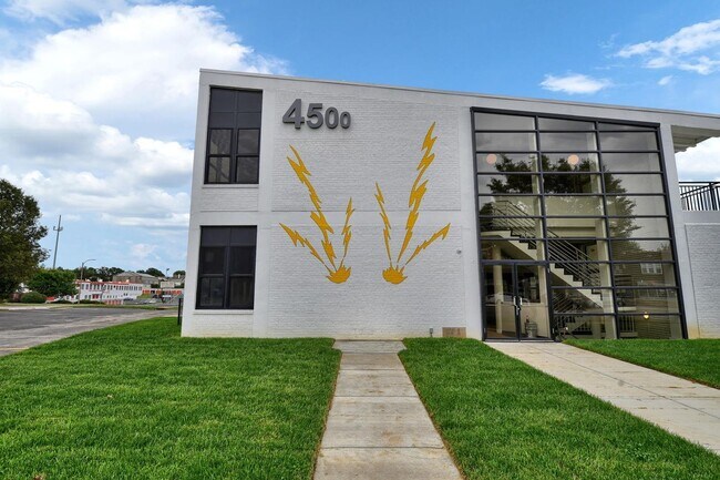 Foto del edificio - FUNky Building on Kingshwy