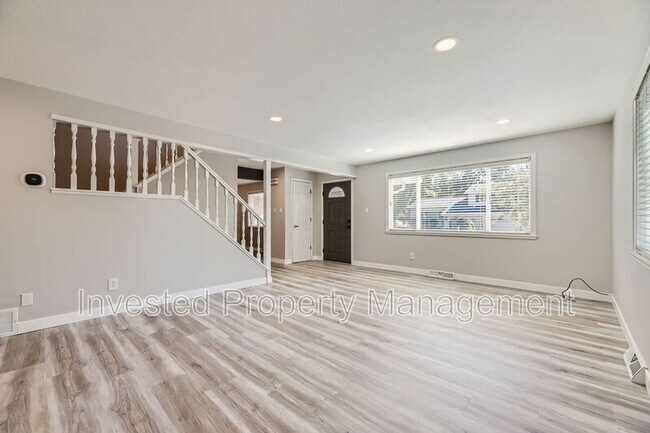 Building Photo - 2351 S Garland St