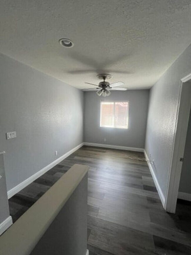Building Photo - 810 Palm Tree Ln