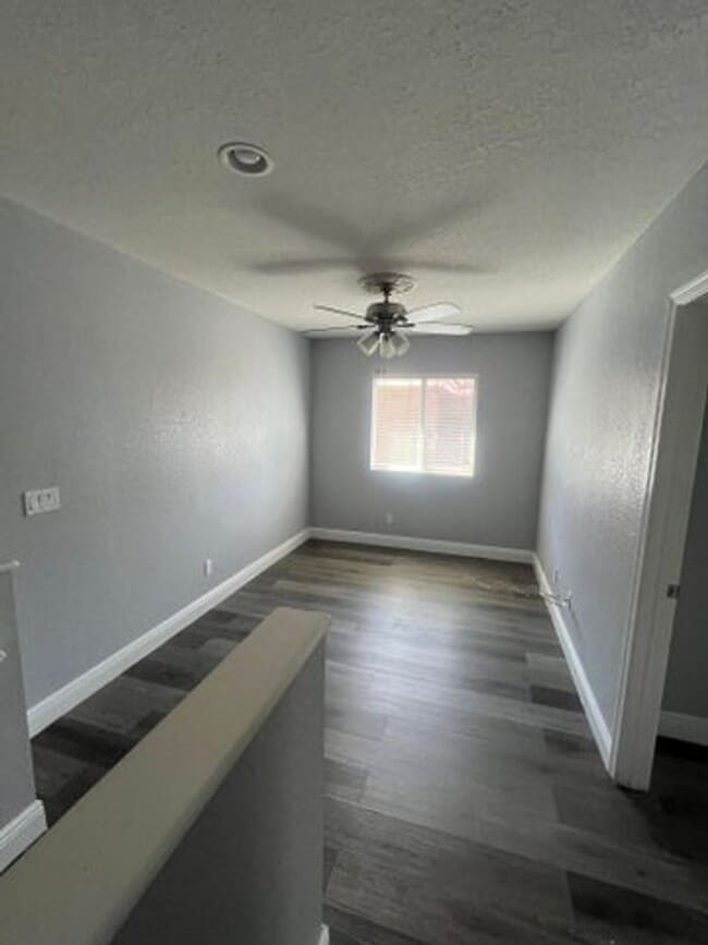 Foto del edificio - 810 Palm Tree Ln