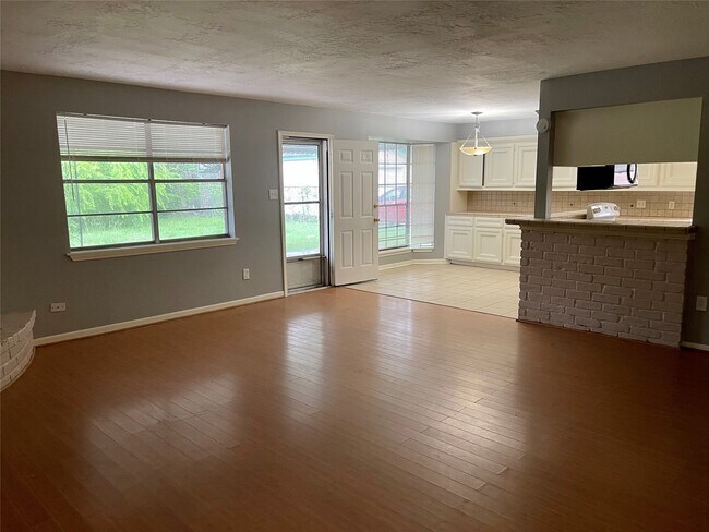 Foto del edificio - 15803 Baytree Dr