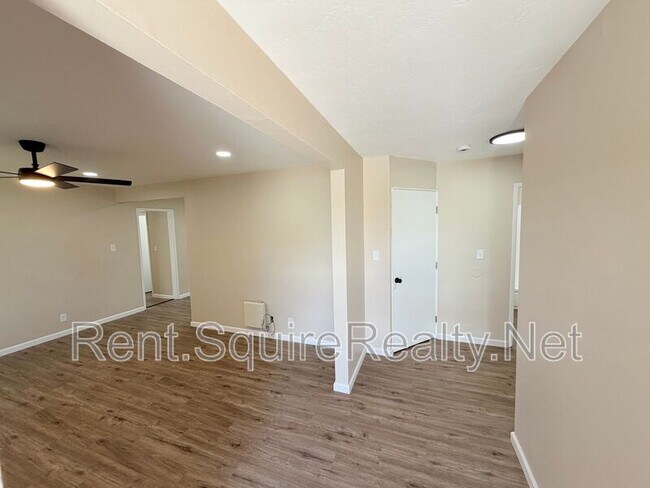 Building Photo - 355 S Aspan Ave