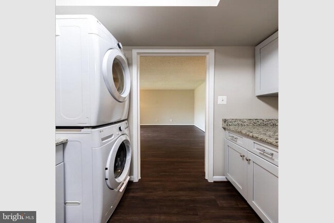 Foto del edificio - 11804 Breton Ct