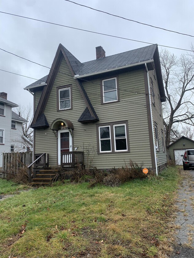 Foto principal - 1216 Hollywood St NE