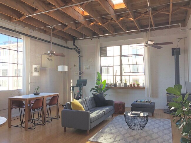 Building Photo - 255 3rd St