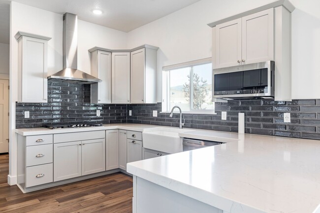 Building Photo - Brookside Home with beautiful views in Heber