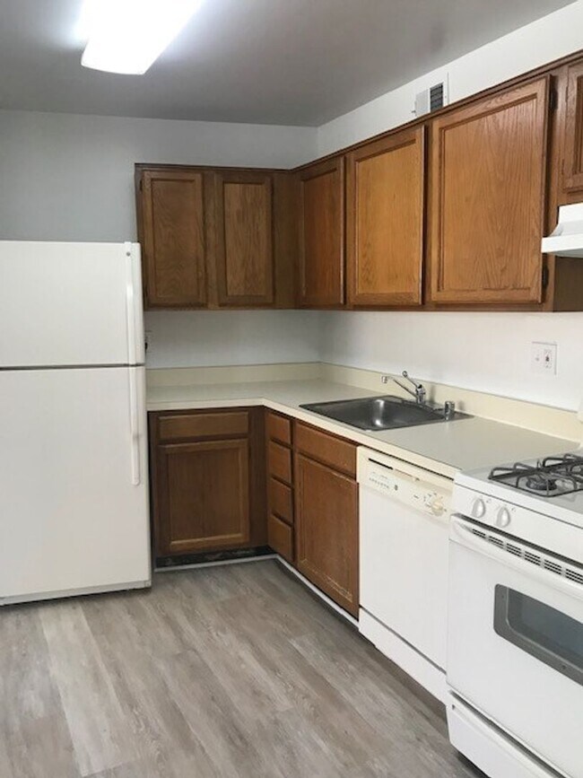 Building Photo - Come Home to This Conveniently Located 2 B...