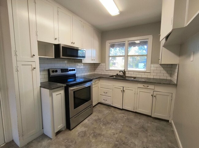 Foto del edificio - Updated 3 bedroom 2 bath home near ASU AVAILABLE NOW!