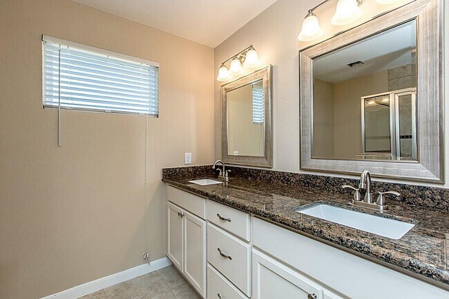 Foto del edificio - 604 W Willis St