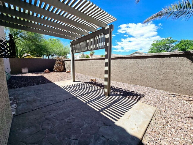 Building Photo - "Spacious 3-Bed Oasis with 2.5 Baths on Funston Way, Las Vegas - 2,264 Sq. Ft. of Comfort!"