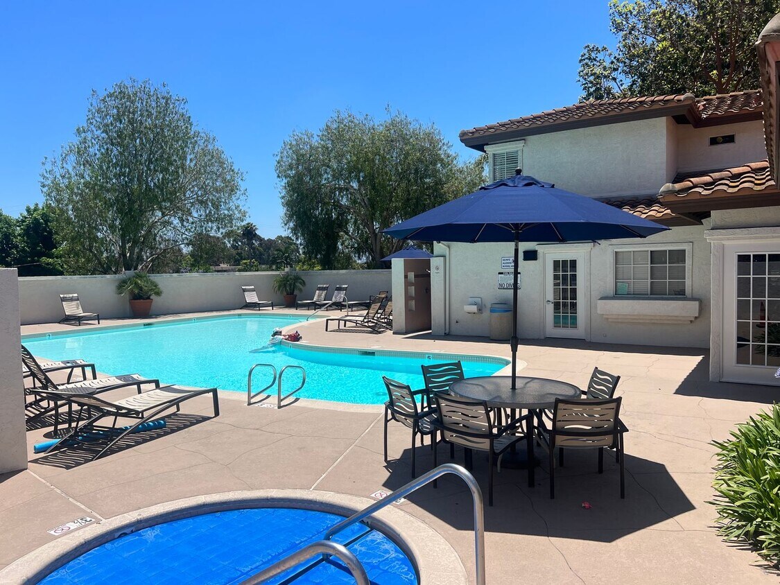 Primary Photo - Alluring Two Bedroom and Bath unit in Bell...